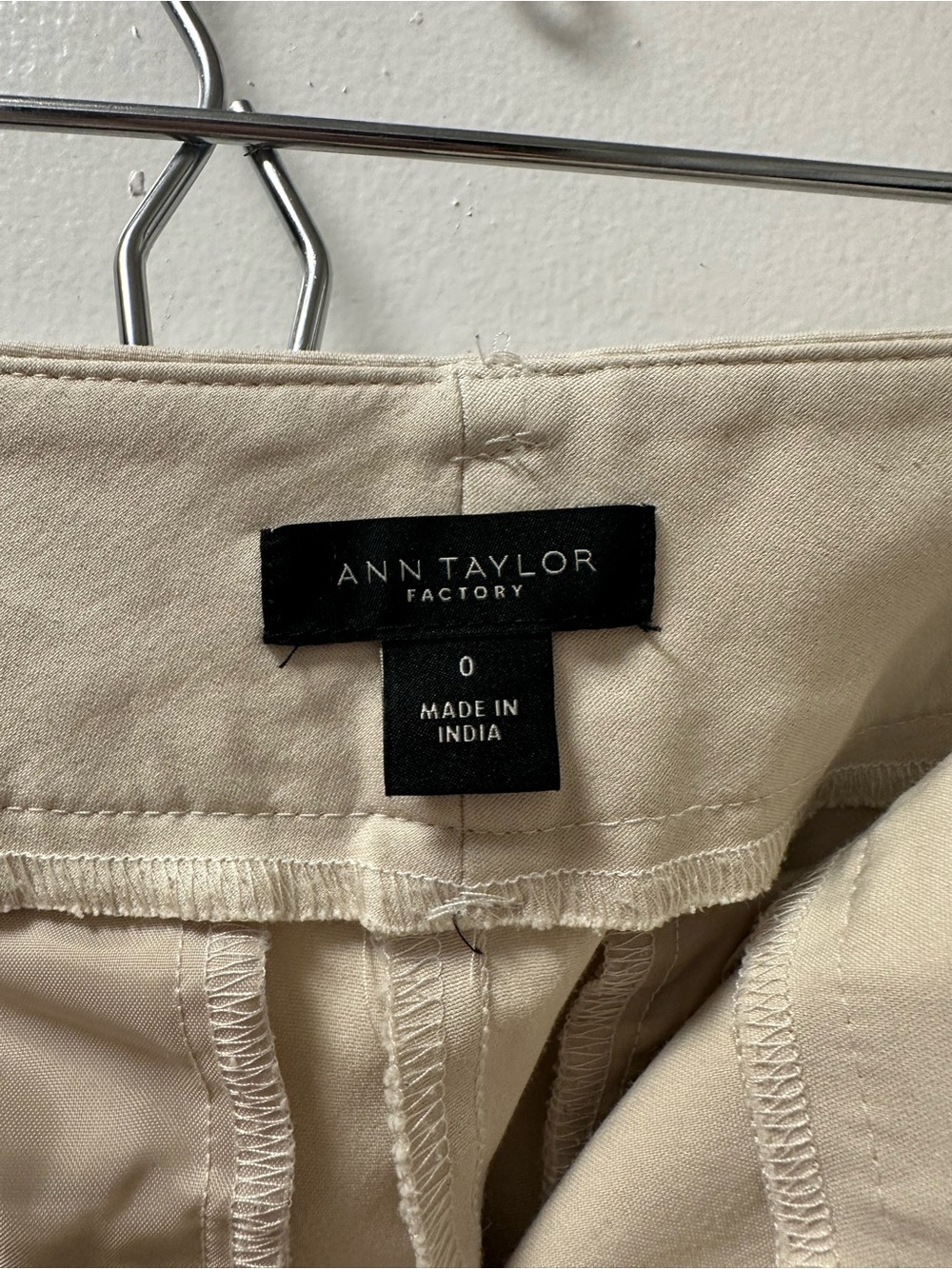 Ann Taylor Factory Men's Cream/Tan Chino Pants